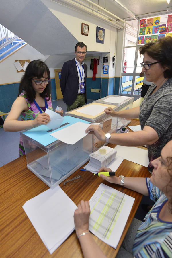 Las mesas electorales de la capital del Segura han abierto sin incidencias