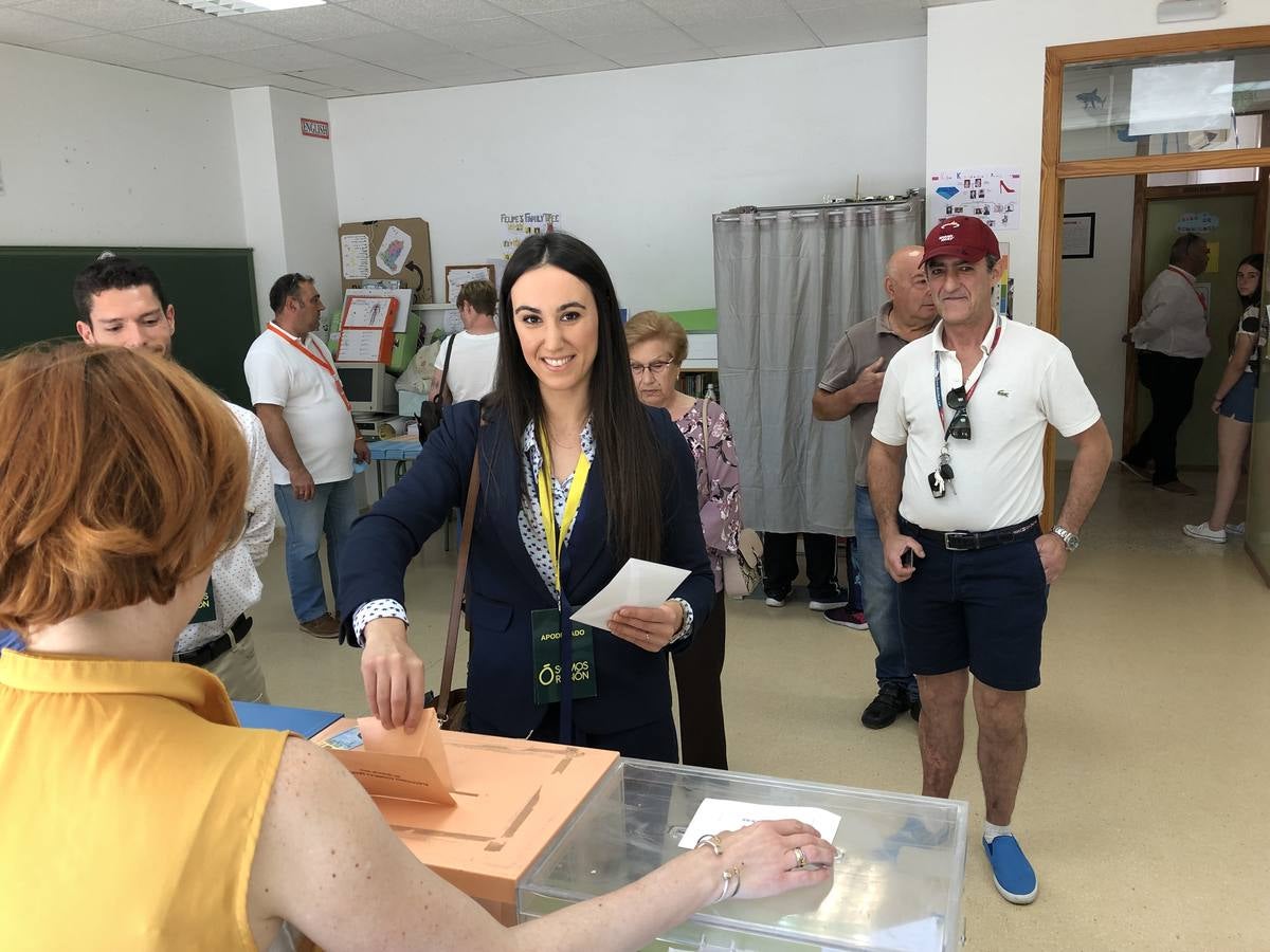 Mirian Díaz, de Somos Región votando a las 12:20 en el colegio Sierra Espuña.