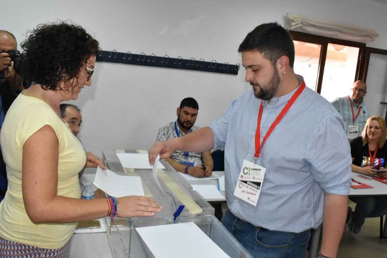 Cristian Castillo, de Unidas Caravaca, ha votado en el Centro Joven de la localidad. 