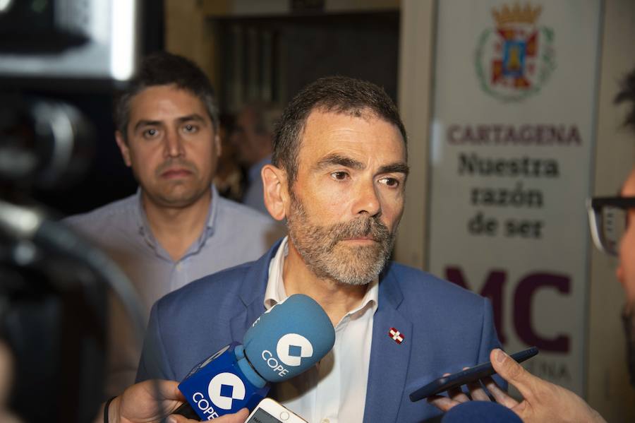 Únicamente un pacto de PP, que pierde 3 ediles, PSOE, que retiene sus 6, y un partido minoritario doblegaría a los localistas, que suman 2 concejales