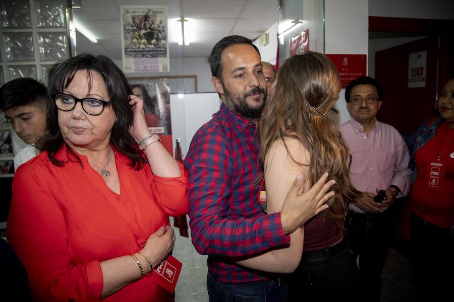 «Hemos conseguido casi 2.500 votos y un par de puntos más que en los comicios municipales anteriores, pero no hemos sacado el resultado esperado. No estamos satisfechos, pero tenemos que acatar lo que dicen las Urnas», declaró Ana Belén Castejón sobre sus resultados