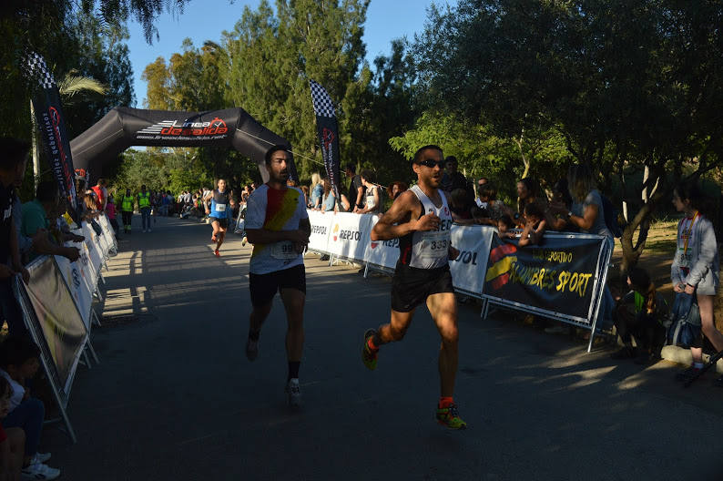 El corredor del Alumbres Sport vence con un tiempo de 20:12 minutos, mientras que la ganadora femenina completó el recorrido en 29:37