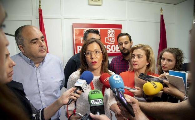 Galería. Ana Belén Castejón durante la noche electoral en la sede del PSOE.