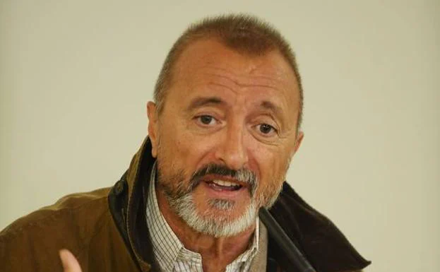 Arturo Pérez- Reverte asiste este martes a un coloquio en el Aula de Cultura de la Fundación Cajamurcia 