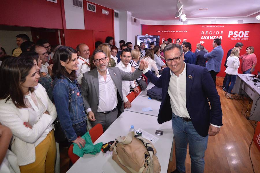 Los socialistas acaban con la hegemonía del PP y ganan las elecciones autonómicas en la Región, pero necesitarán a Ciudadanos para gobernar