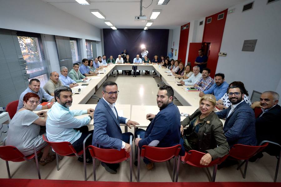 El secretario general del PSRM muestra su voluntad de iniciar de inmediato las reuniones «con luz y taquígrafos» e invita a los líderes nacionales de Ciudadanos a que visiten la Región «para que vean 155 razones para el cambio»