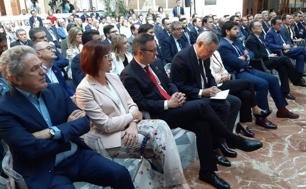 Isabel Franco junto a Diego Conesa en el Foro Nueva Murcia. 