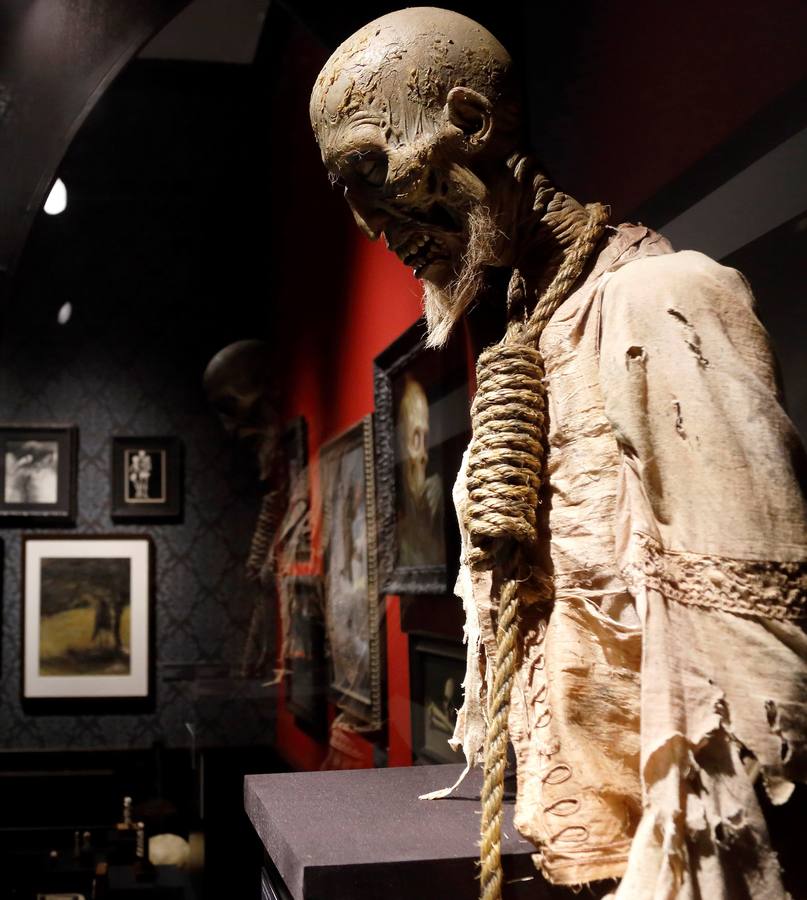 Muestra «En casa con mis monstruos», del director de cine mexicano Guillermo del Toro, inaugurada en el Museo de las Artes de Guadalajara (México). Del Toro explicó que llevar la exposición a su país es una forma de inspirar a las nuevas generaciones de artistas.