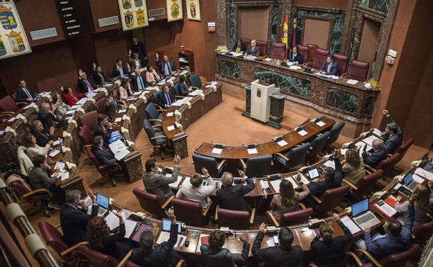 La Asamblea Región, durante un pleno, en una foto de archivo. 