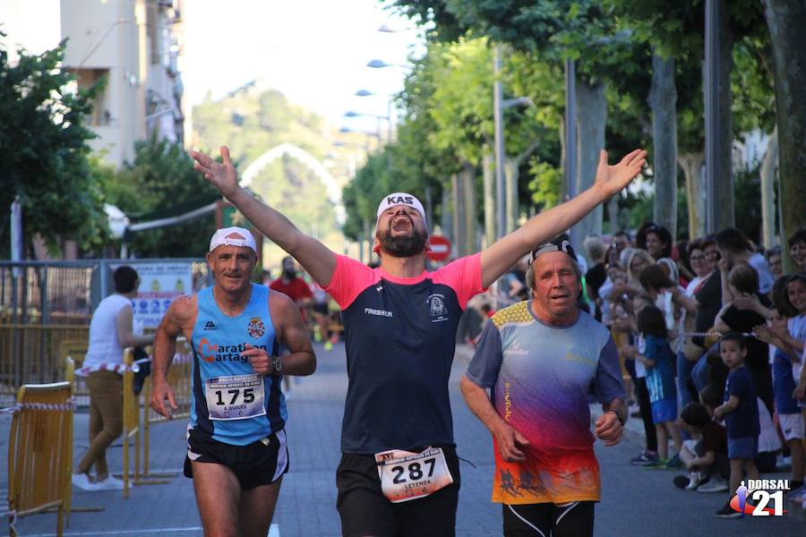 El corredor del C.D. Filippedes Moratalla completa el recorrido en 1 hora y 24 minutos, por el registro de 1 hora y 40 minutos de la atleta del Mobel Automenor Running Club