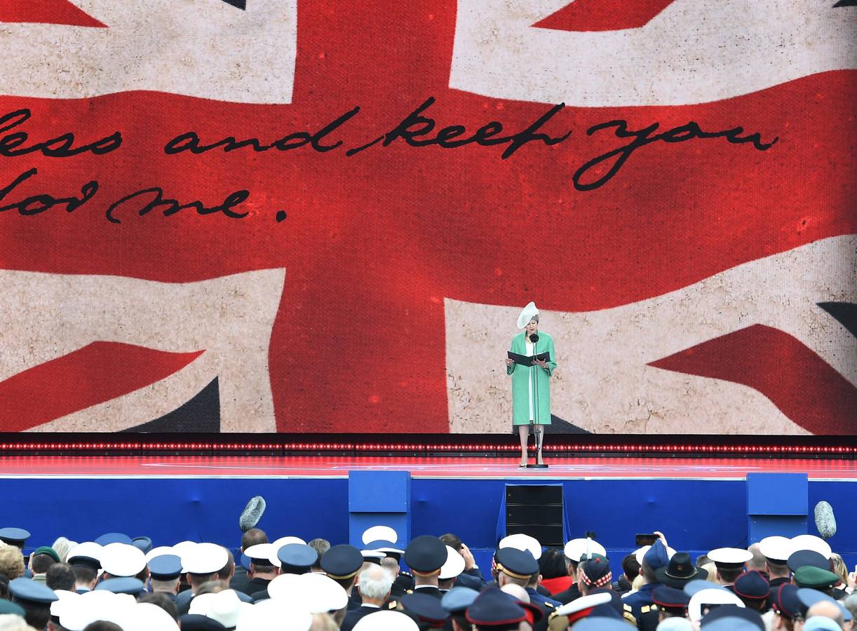 Personas caracterizadas de soldados participan en la dramatización histórica del Día D en la costa de Normandia (Francia). Varios lideres europeos participan en varios actos para conmemorar el 75 aniversario del desembarco y de la batalla de Normandía, que inicio el principio del fin de la Segunda Guerra Mundial.