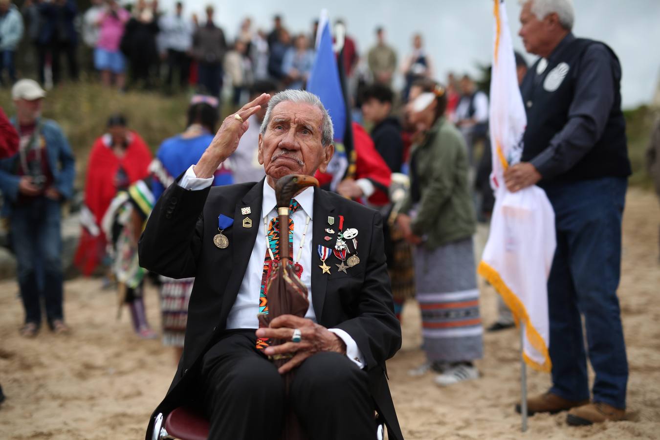 Personas caracterizadas de soldados participan en la dramatización histórica del Día D en la costa de Normandia (Francia). Varios lideres europeos participan en varios actos para conmemorar el 75 aniversario del desembarco y de la batalla de Normandía, que inicio el principio del fin de la Segunda Guerra Mundial.