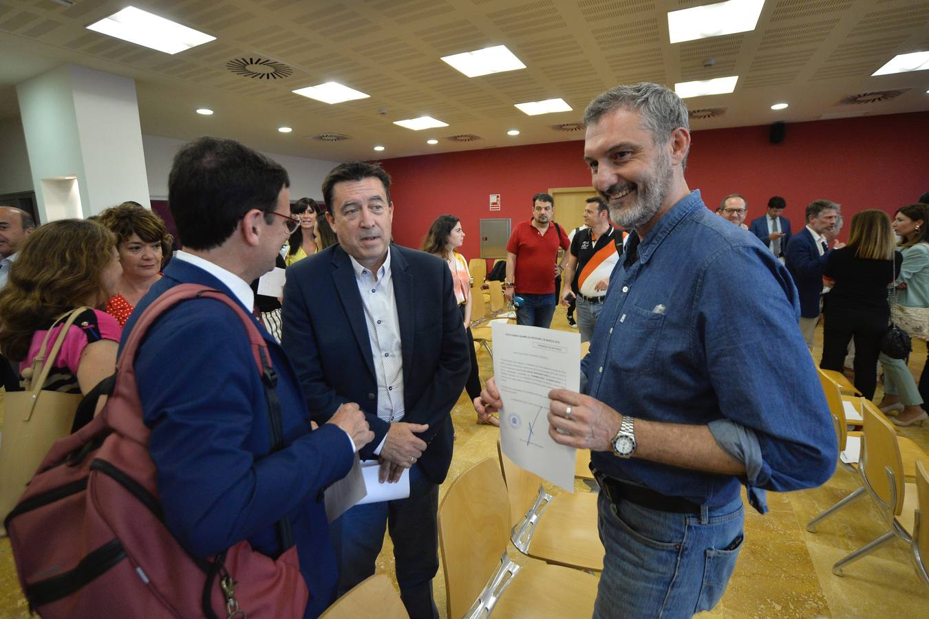 La entrega de las actas de diputados autonómicos que recogieron los 45 representantes de PSOE, PP, Cs, Vox y Podemos tuvo lugar en la Ciudad de la Justicia de Murcia.