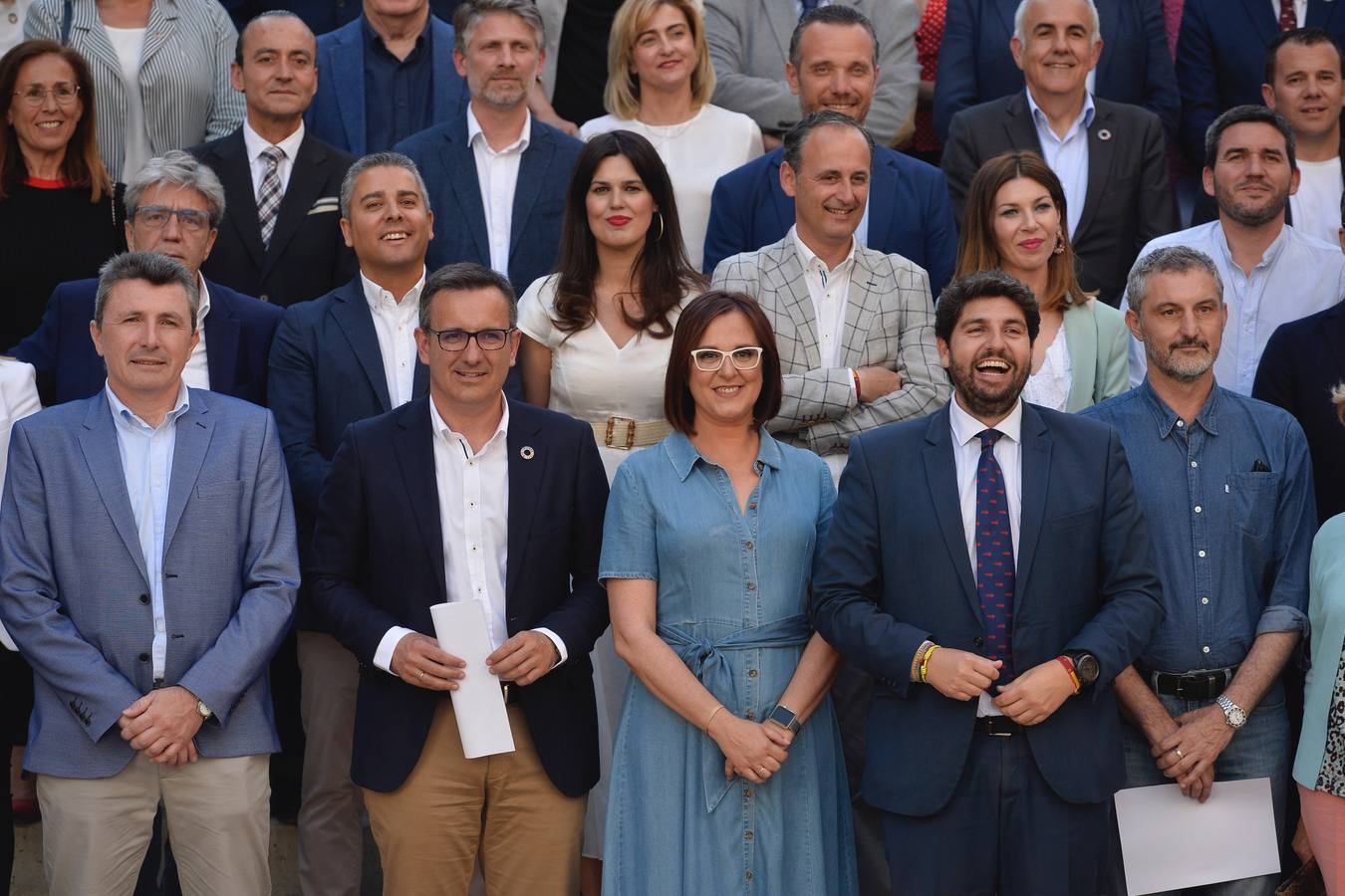 La entrega de las actas de diputados autonómicos que recogieron los 45 representantes de PSOE, PP, Cs, Vox y Podemos tuvo lugar en la Ciudad de la Justicia de Murcia.