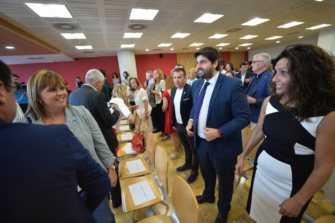 La entrega de las actas de diputados autonómicos que recogieron los 45 representantes de PSOE, PP, Cs, Vox y Podemos tuvo lugar en la Ciudad de la Justicia de Murcia.