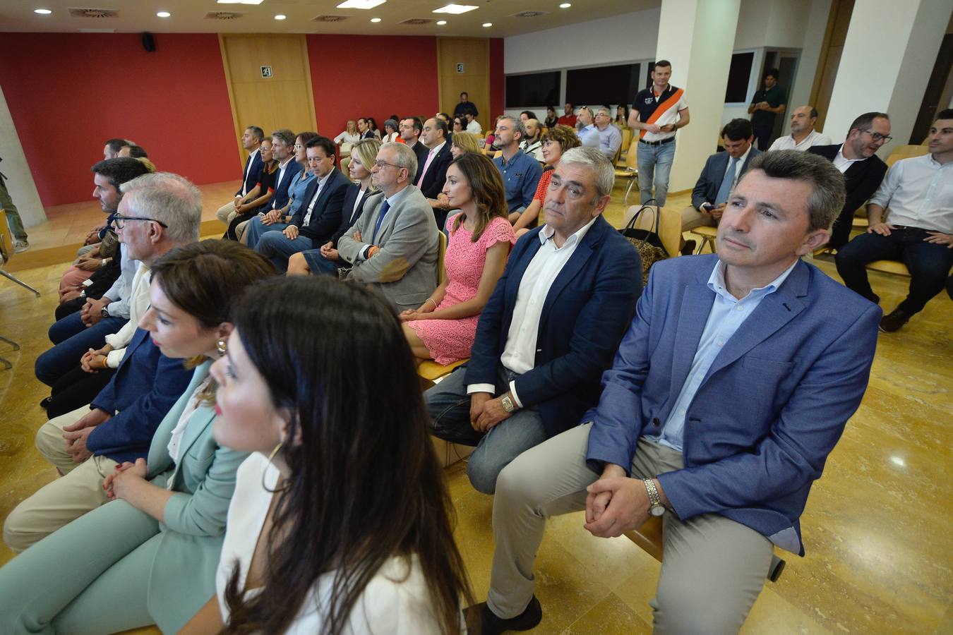 La entrega de las actas de diputados autonómicos que recogieron los 45 representantes de PSOE, PP, Cs, Vox y Podemos tuvo lugar en la Ciudad de la Justicia de Murcia.