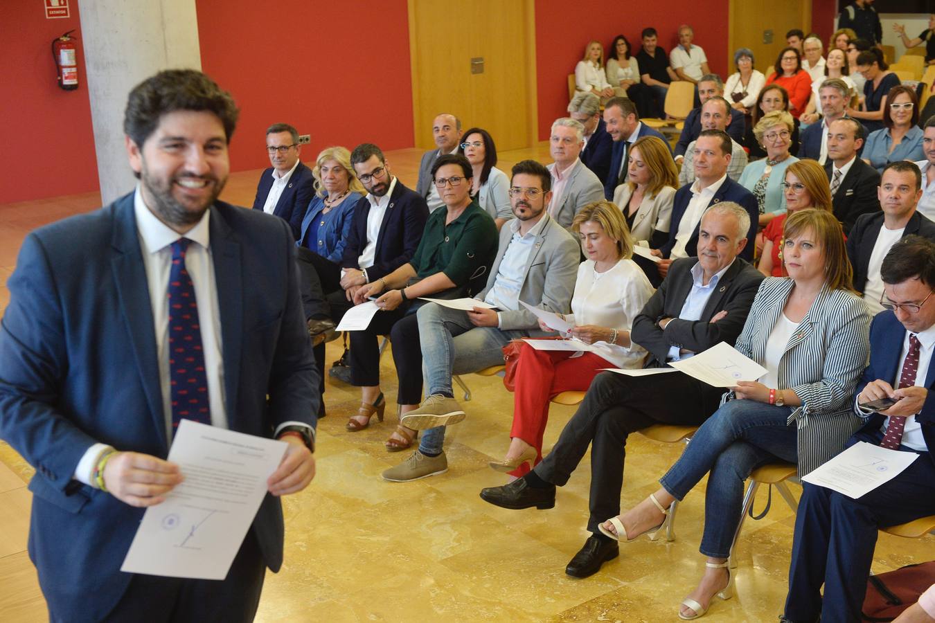 La entrega de las actas de diputados autonómicos que recogieron los 45 representantes de PSOE, PP, Cs, Vox y Podemos tuvo lugar en la Ciudad de la Justicia de Murcia.