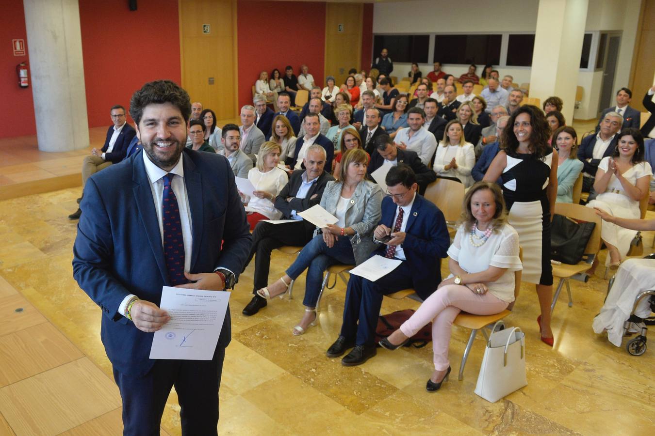 La entrega de las actas de diputados autonómicos que recogieron los 45 representantes de PSOE, PP, Cs, Vox y Podemos tuvo lugar en la Ciudad de la Justicia de Murcia.