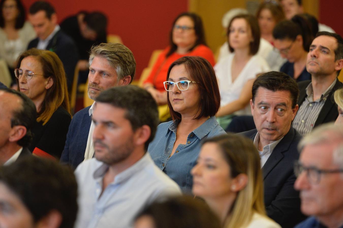 La entrega de las actas de diputados autonómicos que recogieron los 45 representantes de PSOE, PP, Cs, Vox y Podemos tuvo lugar en la Ciudad de la Justicia de Murcia.