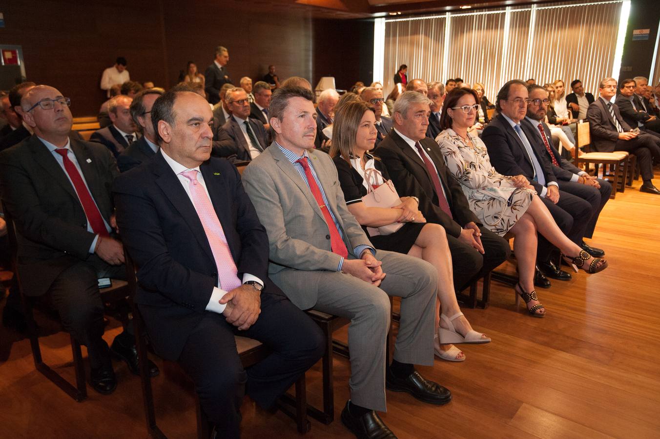 Los presidentes de Amefmur y Croem instan a seguir con políticas de rebajas fiscales, eliminar trabas e invertir más en infraestructuras para fortalecer el crecimiento. 