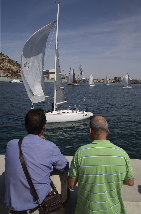 La prueba es puntuable para el campeonato de España, hay 15 barcos locales y la distancia es de 170 millas .