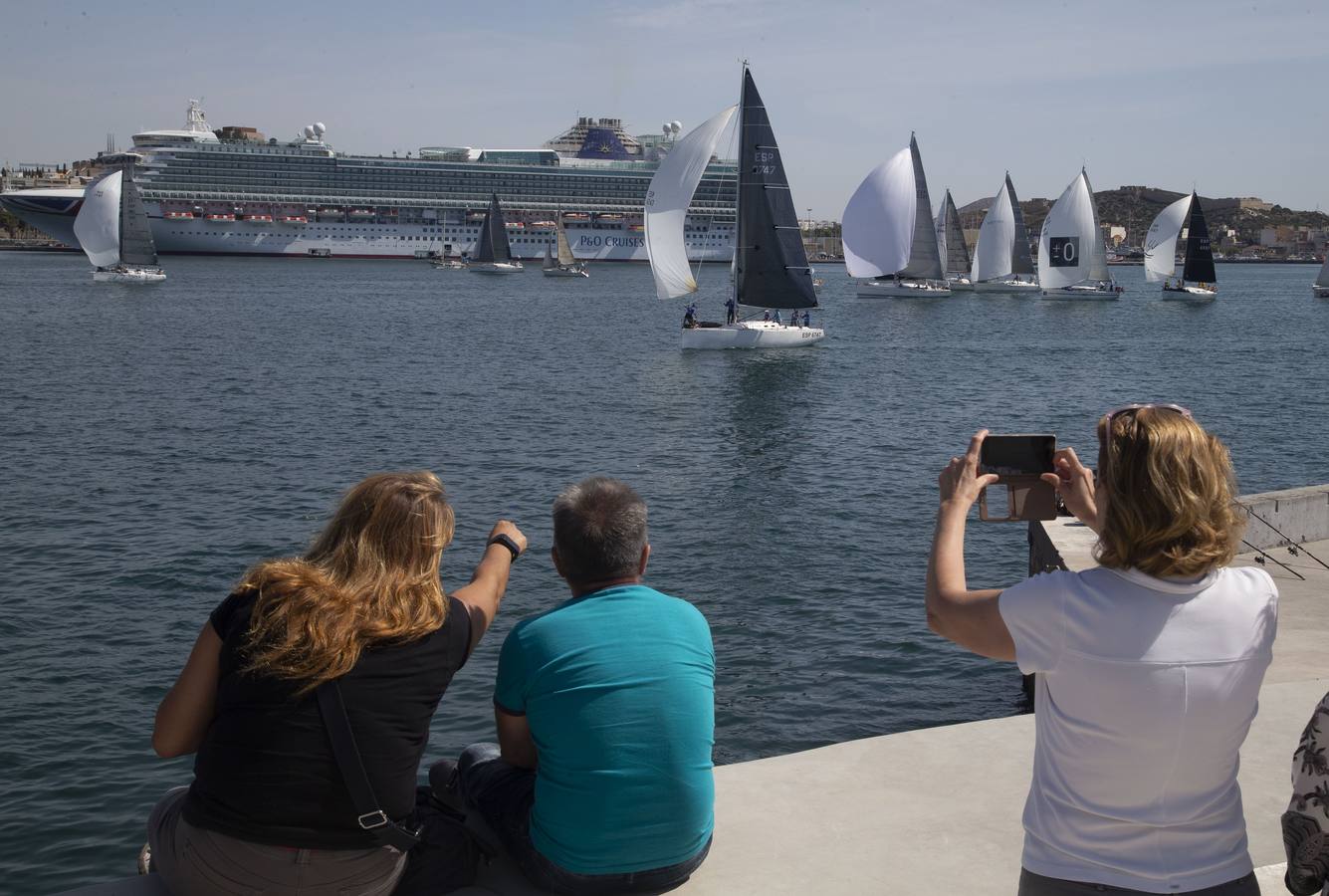 La prueba es puntuable para el campeonato de España, hay 15 barcos locales y la distancia es de 170 millas .