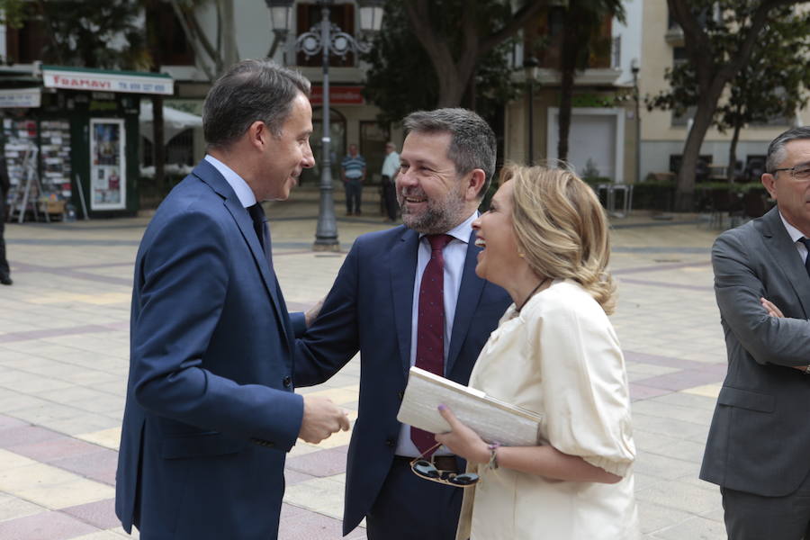 El acto institucional estuvo marcado por las negociaciones para los pactos en la Comunidad y en varios ayuntamientos de la Región