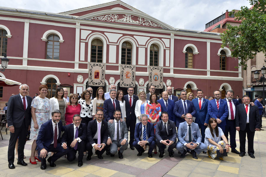 El acto institucional estuvo marcado por las negociaciones para los pactos en la Comunidad y en varios ayuntamientos de la Región