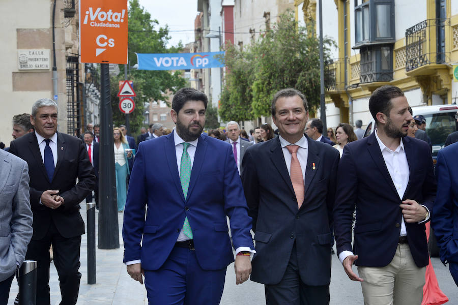 El acto institucional estuvo marcado por las negociaciones para los pactos en la Comunidad y en varios ayuntamientos de la Región