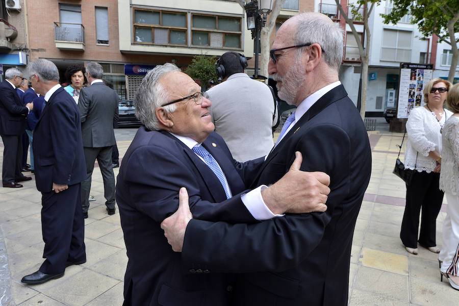 El acto institucional estuvo marcado por las negociaciones para los pactos en la Comunidad y en varios ayuntamientos de la Región