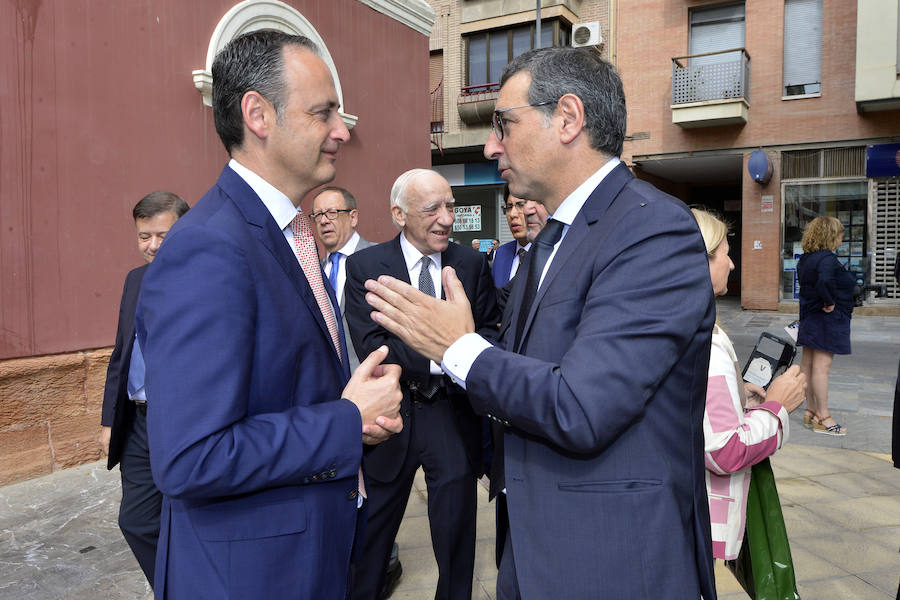 El acto institucional estuvo marcado por las negociaciones para los pactos en la Comunidad y en varios ayuntamientos de la Región