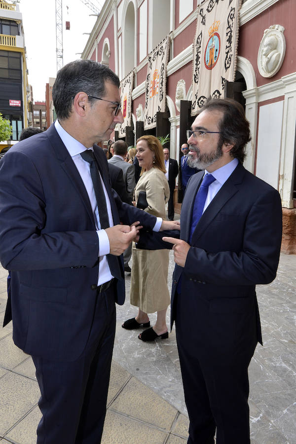 El acto institucional estuvo marcado por las negociaciones para los pactos en la Comunidad y en varios ayuntamientos de la Región