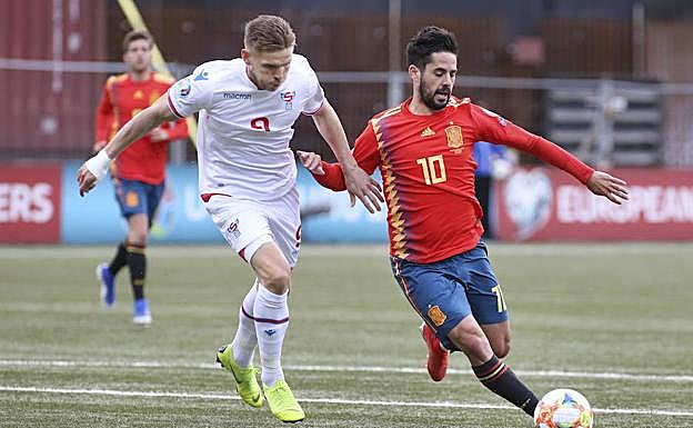 Isco, en el partido ante Islas Feroe.