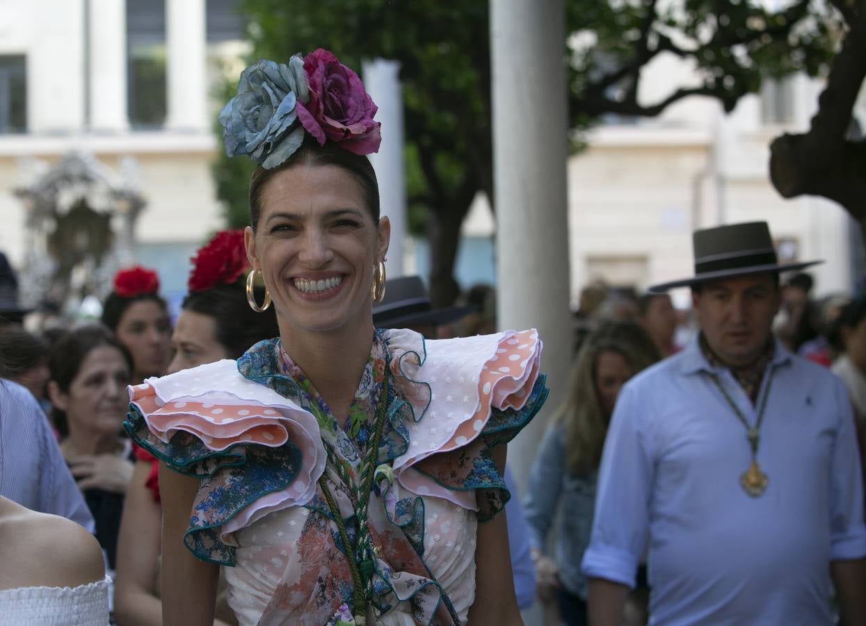 Cientos de personas participan en la romería de Pentecostés 2019, donde los peregrinos surcan los caminos hacia la aldea almonteña de El Rocío (Huelva) para honrar a la Virgen del Rocío.