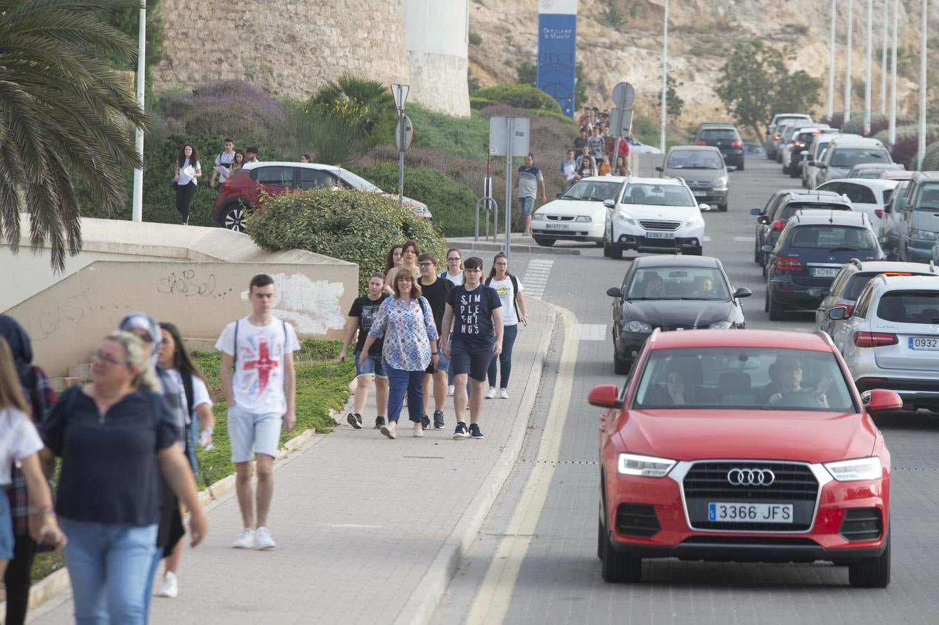 Entre atascos, nervios y enésimos repasos de última hora, los alumnos cartageneros comenzaron los exámenes de acceso a la universidad.