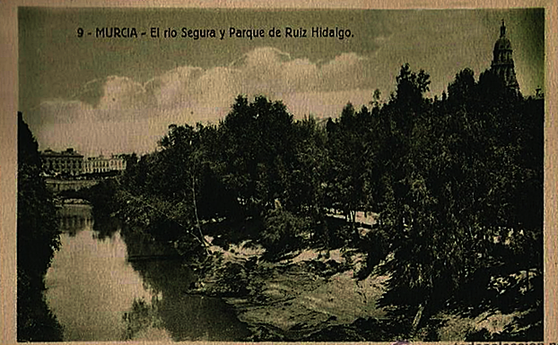 Parque Ruiz Hidalgo en el Paseo de Garay, en la Murcia de principios del siglo pasado.