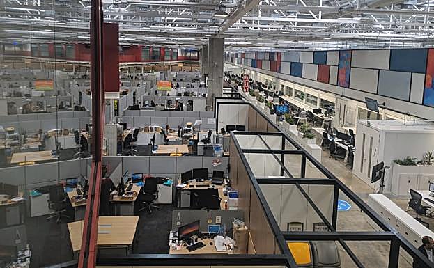 Imagen principal - Ya existen tacones impresos en 3D pata personalizar las botas u órganos impresos para practicar cirugías.