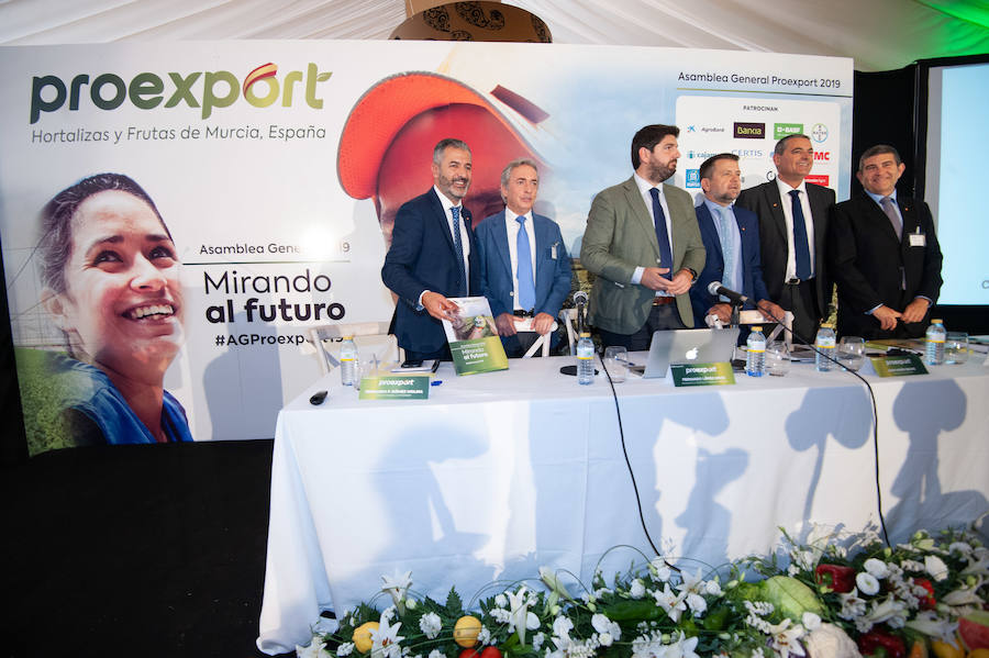 López Miras anuncia durante la clausura de la asamblea general de Proexport la convocatoria de ayudas por valor de 1,6 millones para la modernización de regadíos