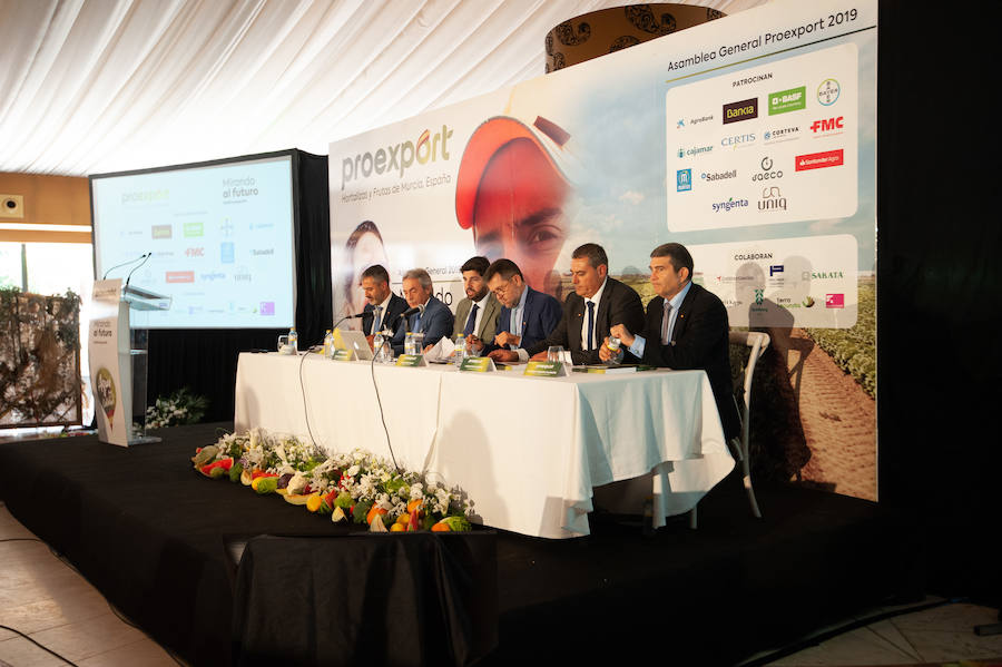 López Miras anuncia durante la clausura de la asamblea general de Proexport la convocatoria de ayudas por valor de 1,6 millones para la modernización de regadíos