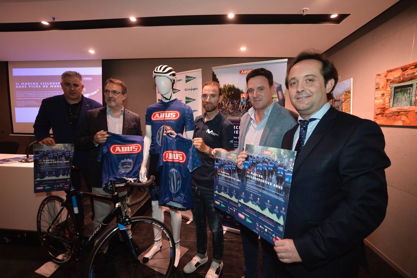 Una nueva prueba para los amantes del ciclismo se ha instaurado en Murcia. Fue presentada en El Corte Inglés y contó con la presencia de un invitado de excepción: el campeón mundial Alejandro Valverde.