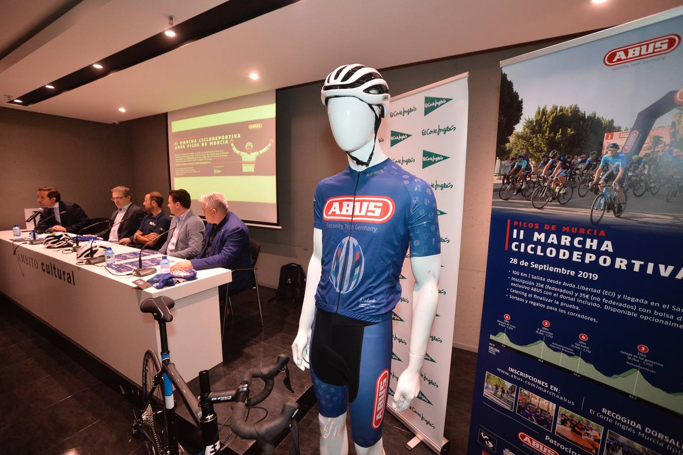 Una nueva prueba para los amantes del ciclismo se ha instaurado en Murcia. Fue presentada en El Corte Inglés y contó con la presencia de un invitado de excepción: el campeón mundial Alejandro Valverde.