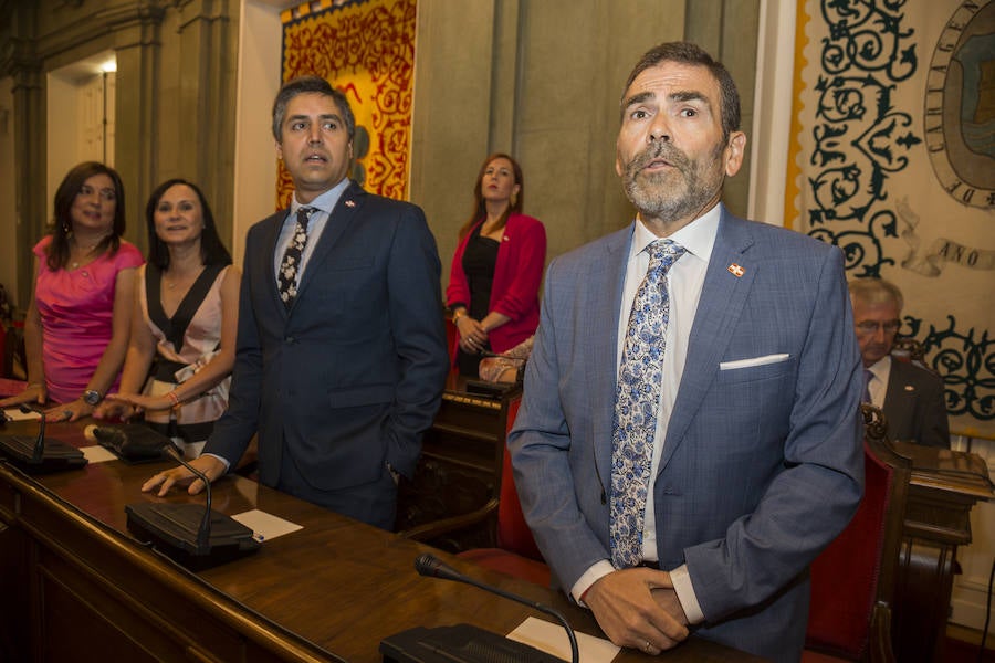 Un pacto de última hora de PSOE y PP, que incluye a Ciudadanos y que rechaza Diego Conesa, deja a MC sin el poder y da la alcaldía los dos primeros años a la socialista y los dos últimos a la popular