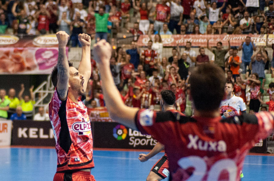Los de Giustozzi remontaron una desventaja de dos goles para ganar en la tanda tras empatar a 3; serán campeones si ganan el lunes en el Palacio