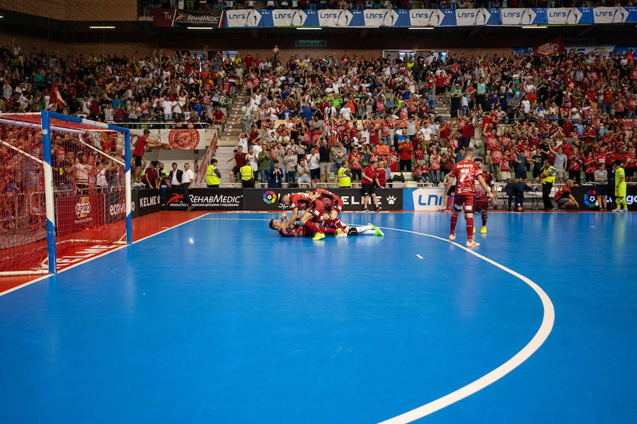 Los de Giustozzi remontaron una desventaja de dos goles para ganar en la tanda tras empatar a 3; serán campeones si ganan el lunes en el Palacio