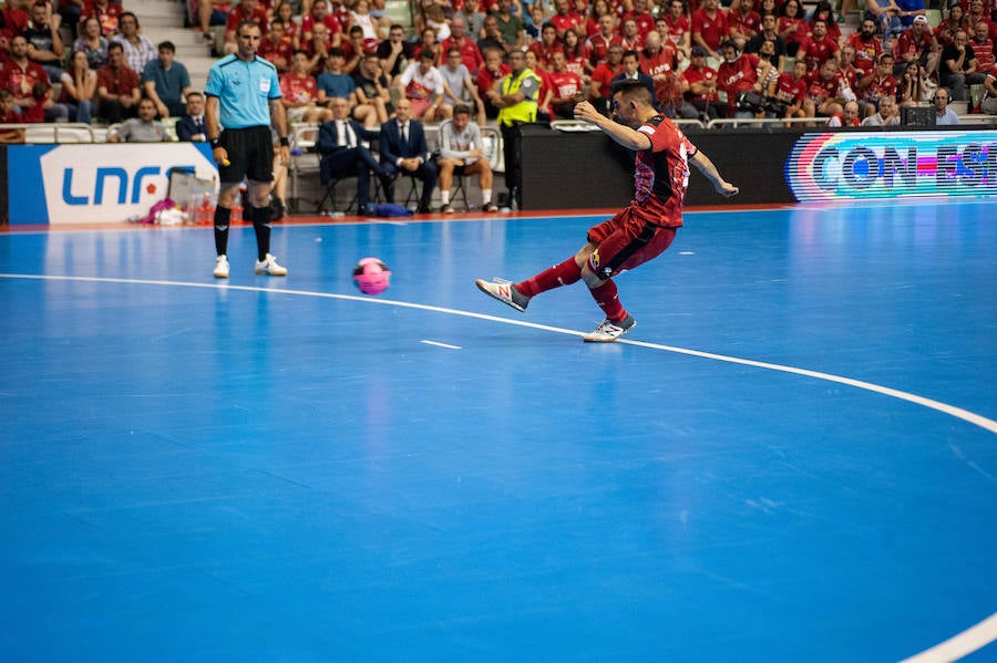 Los de Giustozzi remontaron una desventaja de dos goles para ganar en la tanda tras empatar a 3; serán campeones si ganan el lunes en el Palacio
