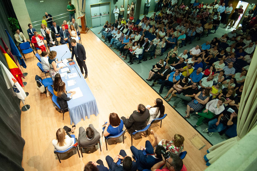 Vela gobernará el municipio con una mayoría absoluta de 11 concejales, los 9 concejales del grupo socialista y los dos ediles de Ciudadanos