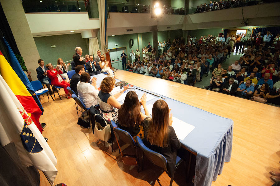 Vela gobernará el municipio con una mayoría absoluta de 11 concejales, los 9 concejales del grupo socialista y los dos ediles de Ciudadanos