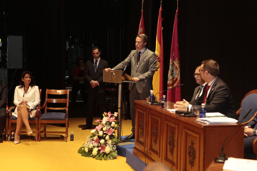 Lorca pasa a manos del PSOE con los votos de IU y Cs después de que el socialista Diego José Mateos arrebatara la alcaldía a Fulgencio Gil y diera cabida en el gobierno municipal al edil de la formación naranja como primer teniente de alcalde