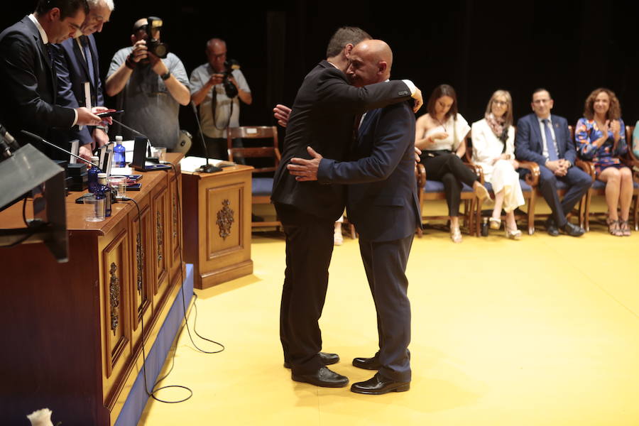 Lorca pasa a manos del PSOE con los votos de IU y Cs después de que el socialista Diego José Mateos arrebatara la alcaldía a Fulgencio Gil y diera cabida en el gobierno municipal al edil de la formación naranja como primer teniente de alcalde