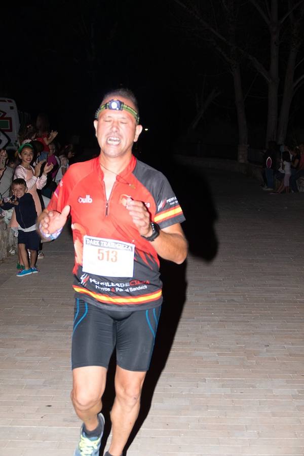 El atleta del Fondistas de Yecla gana en la prueba de 21 kilómetros con un tiempo de 1:49:14, por los 2:06:08 de la corredora del Espuña Trail